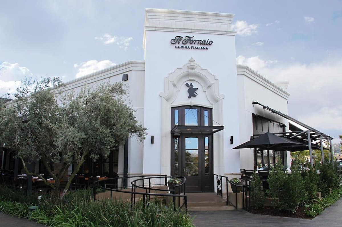 an Il Fornaio restaurant exterior